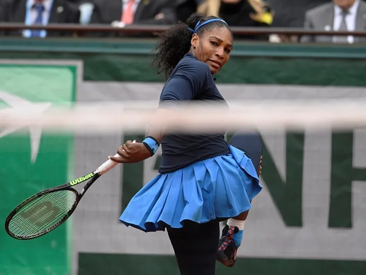 Williams books French Open final spot