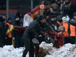 Galatasaray progress at Juve's expense