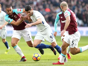 West Ham shock Chelsea for maiden Moyes win