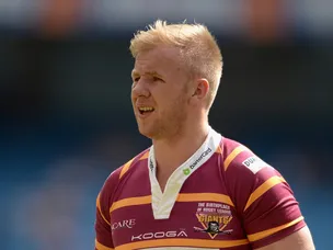 Huddersfield take easy Super League win