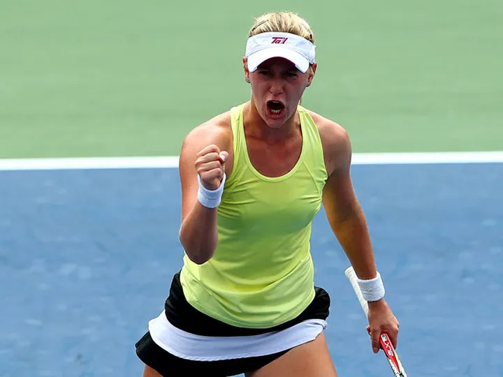 Riske shocks Kvitova in straight sets