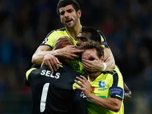 Nine-man Gent fight back to rescue point