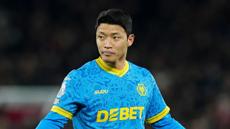 Wolves 'in race against time' to sell Hwang to Bundesliga club