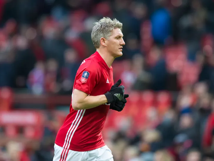 Schweinsteiger scores in Man Utd rout