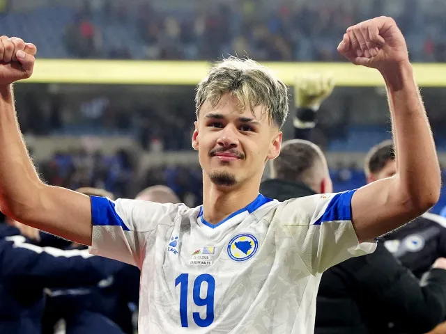 Swinging big: Arsenal face unexpected competition for teenage attacker?