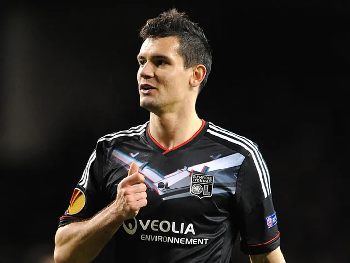 Southampton sign Lovren