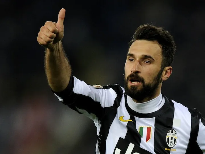 Vucinic completes Al Jazira move