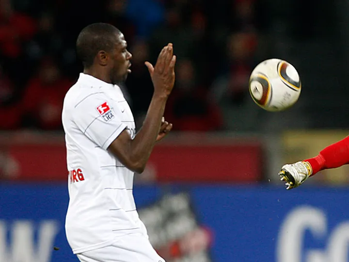 Makiadi signs for Bremen