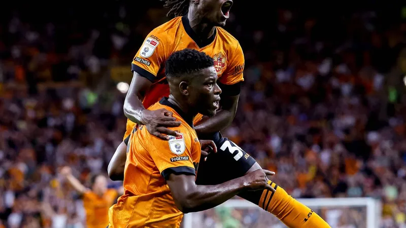 Liverpool, Man United 'held conversations' over late move for Championship star