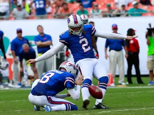 Carpenter kicks Bills ahead