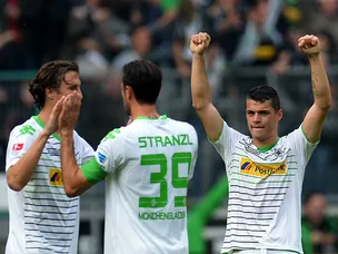 Xhaka clinches late win for Gladbach