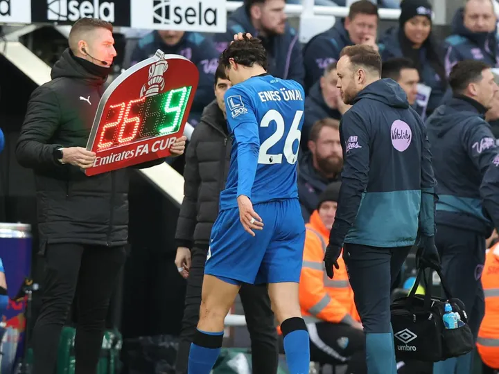 Iraola delivers Unal, Kluivert injury update following FA Cup heartbreak