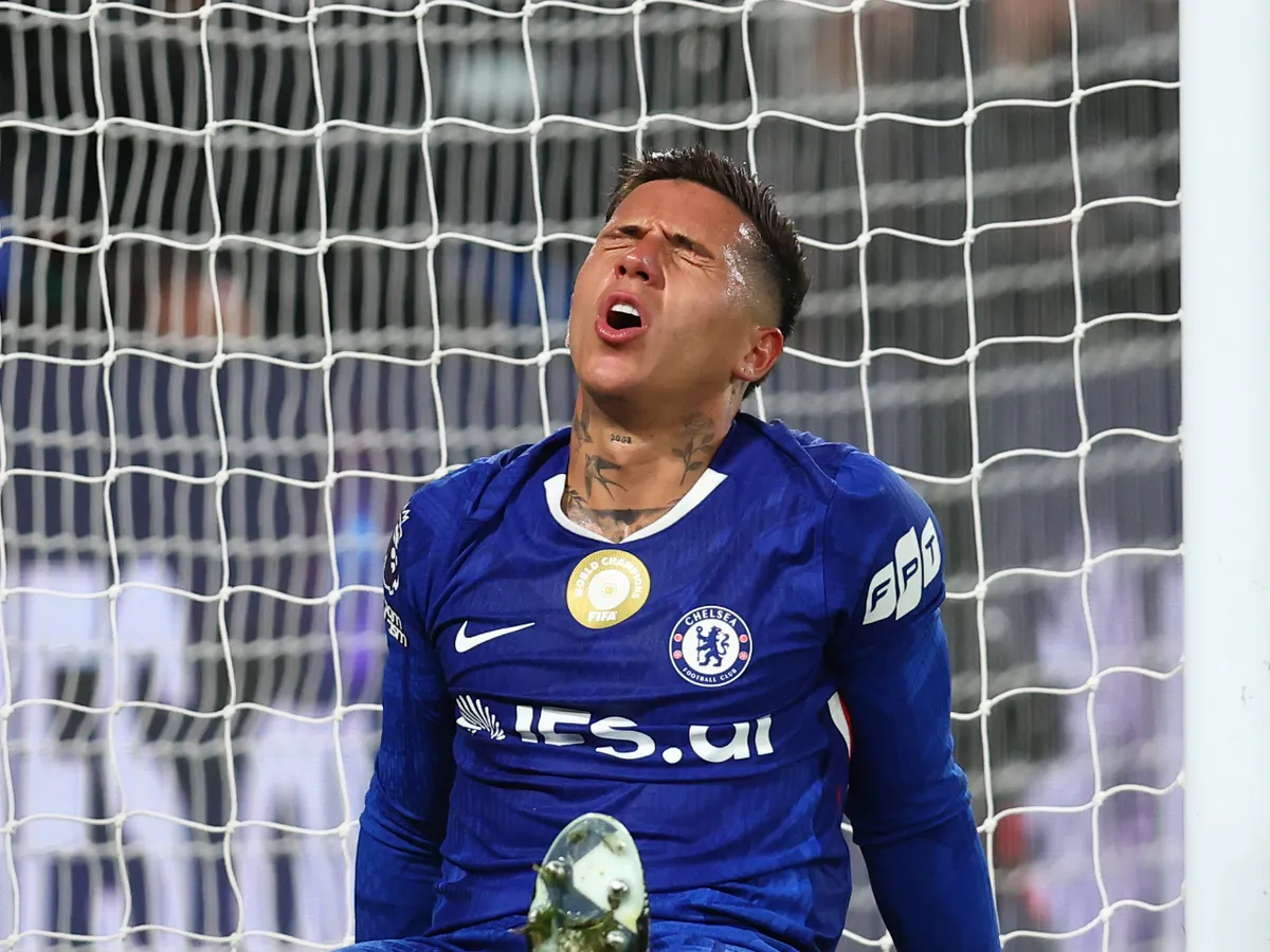 Chelsea injury news: Liam Rosenior provides updates on Estevao, Enzo Fernandez and Joao Pedro after Man Utd loss