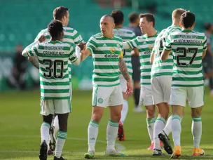 Celtic sweep Hibernian aside to keep pressure on Rangers