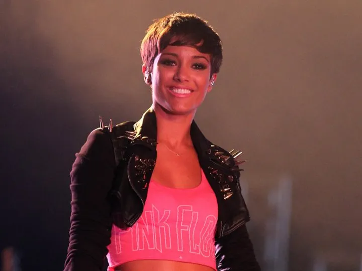 Bridge's fiancee announces pregnancy