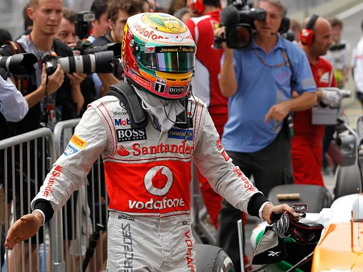 Hamilton: 'Alonso under more pressure'