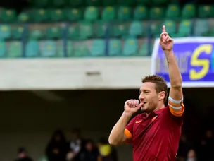 Totti returns for Roma