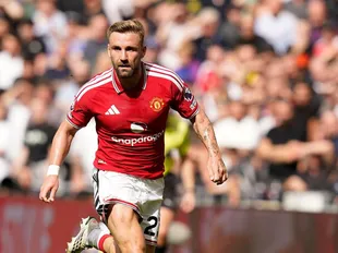 Can Carrick compete? United face ‘competition’ for free Shaw replacement