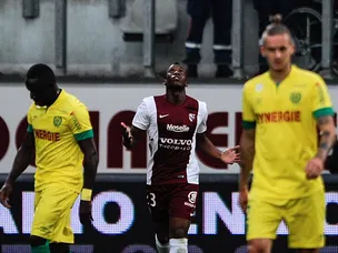 Ngbakoto, Falcon lead Metz attack