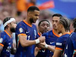 Dominant Dutch dash Romania's quarter-final dreams