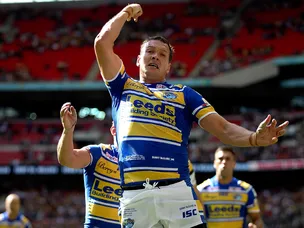 Leeds thrash Wakefield to go top