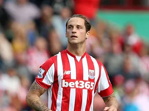 Southampton held by 10-man Stoke City
