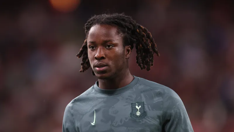 Frank sanctions first Tottenham exit as 19-year-old leaves on loan
