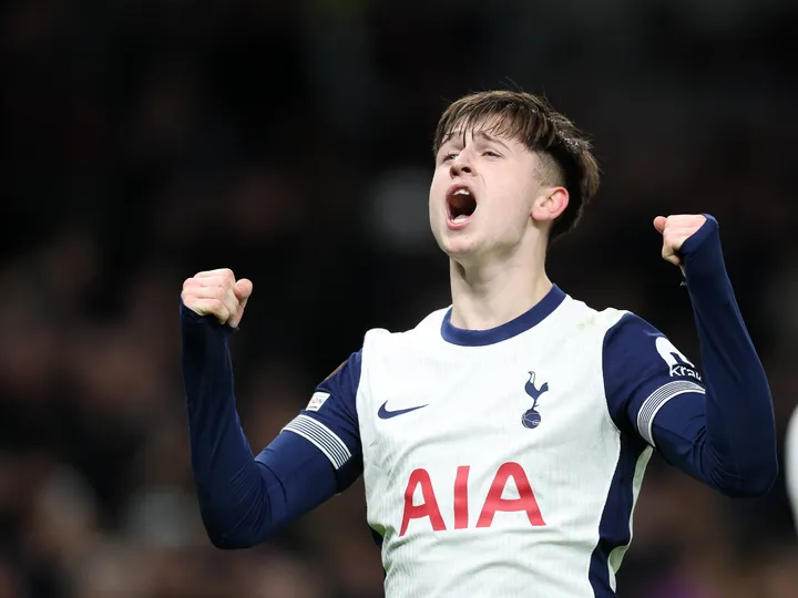 'Favourites' emerge in race to sign Spurs starlet Moore