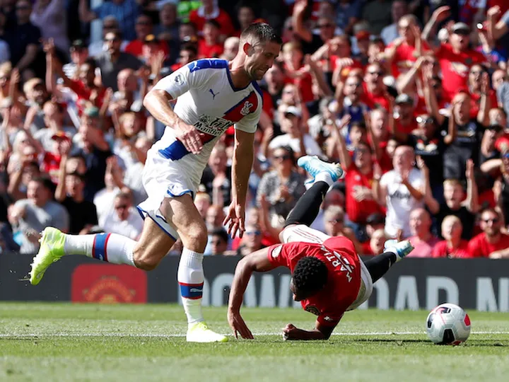 Cahill admits he could have been sent off against Man Utd