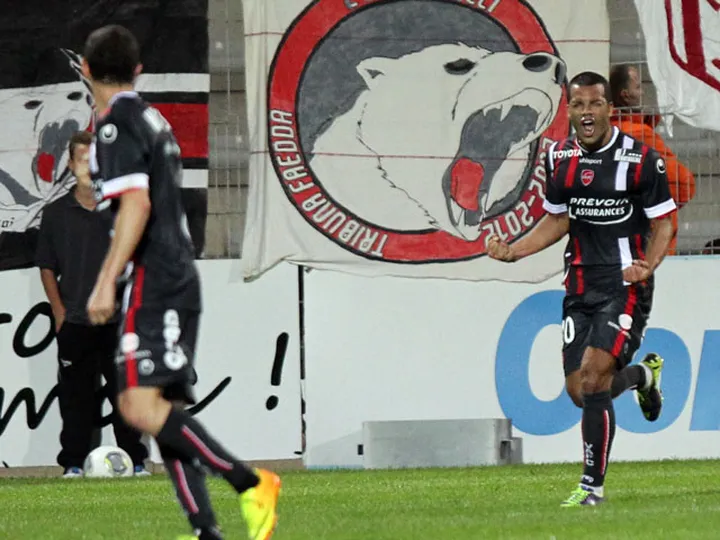 Valenciennes move off bottom