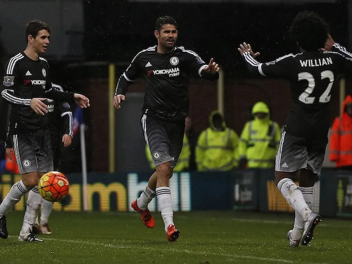 Hiddink picks up first Chelsea win