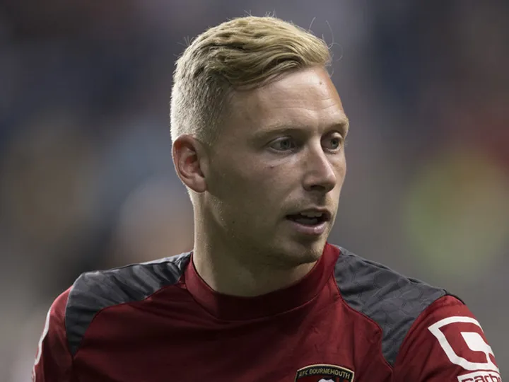 Bournemouth keeper joins Wycombe