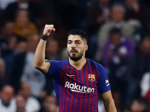 Barcelona suffer Luis Suarez injury scare