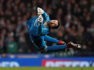 Aberdeen goalkeeper Joe Lewis apologises for St Mirren howler