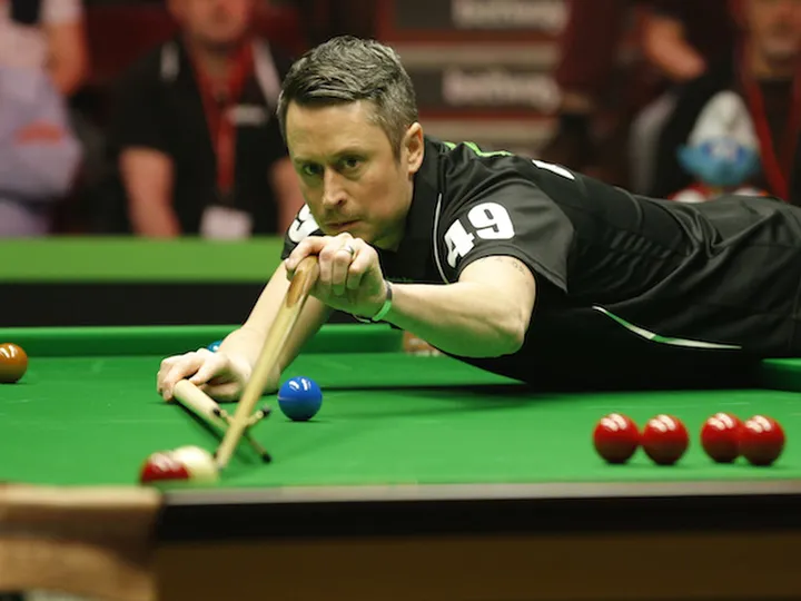 Alfie Burden takes a knee at start of Championship League match