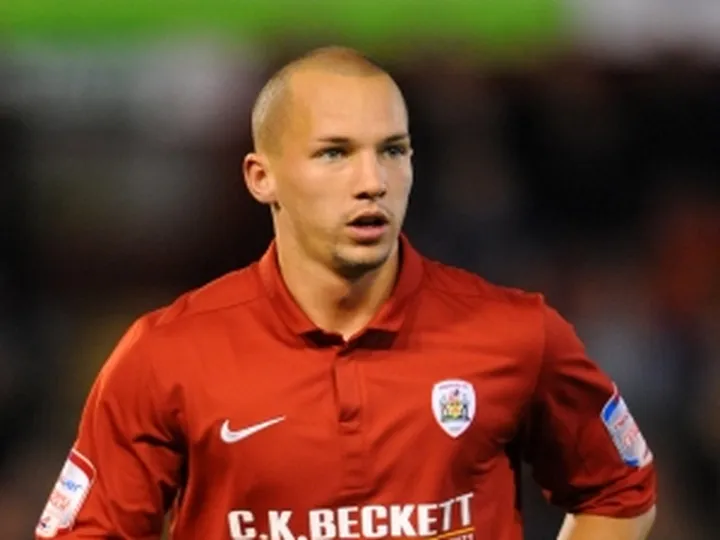 Leicester line up Man United midfielder