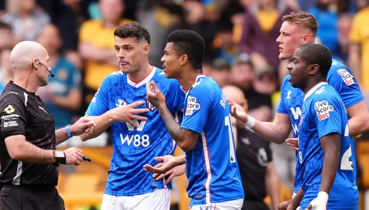 Ballard sent off for hair pull as Sunderland's European hopes fade — image 1