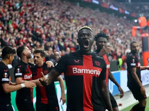 Two late goals hand Leverkusen advantage over West Ham