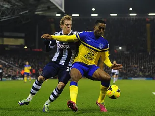 Mirallas gives Everton lead