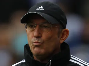 Pulis predicts "tough" Everton battle
