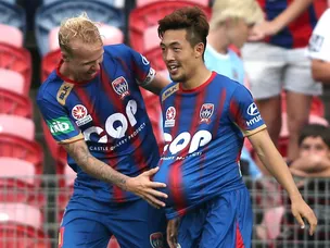 Late penalties earn Jets, Wanderers draw