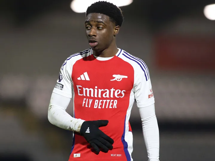 Arsenal 19-year-old signs new deal after "mind-blowing" first-team experience