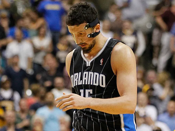 Turkoglu re-signs for Clippers