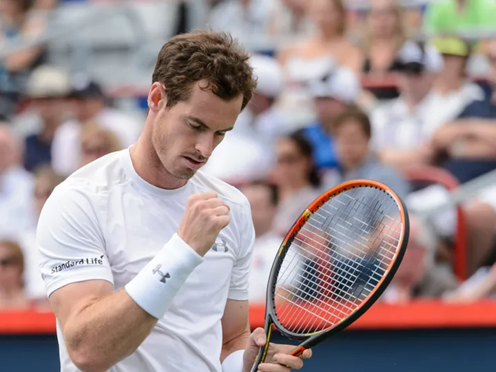 Andy Murray eases past Tsonga into semis