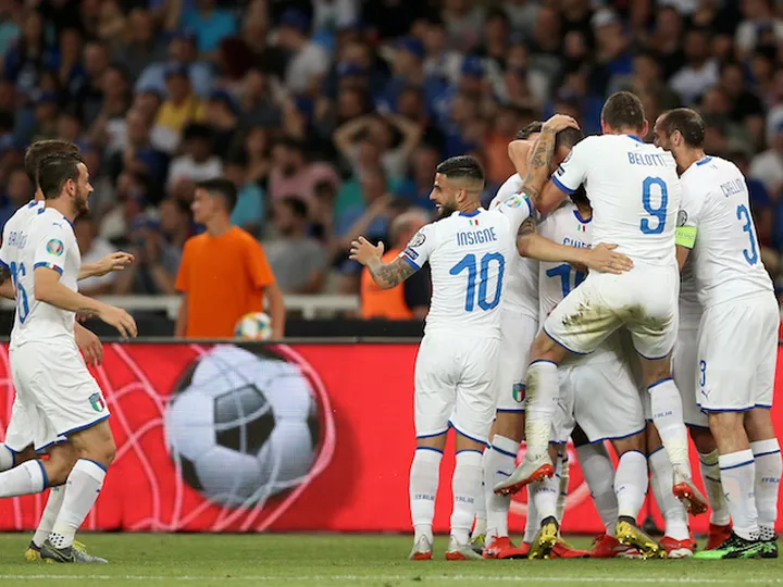 Dominant Italy sweep aside Greece