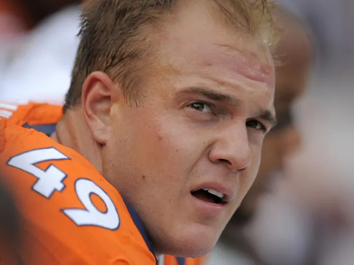 Chargers sign Chris Gronkowski