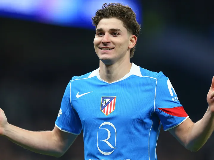 Barcelona: Premier League alternative to Julian Alvarez 'gains traction'