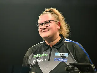 Greaves wins Players Championship 11 in one of biggest moments in PDC history