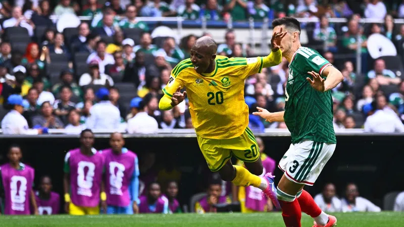 Late Montes red tempers Mexico's perfect World Cup start