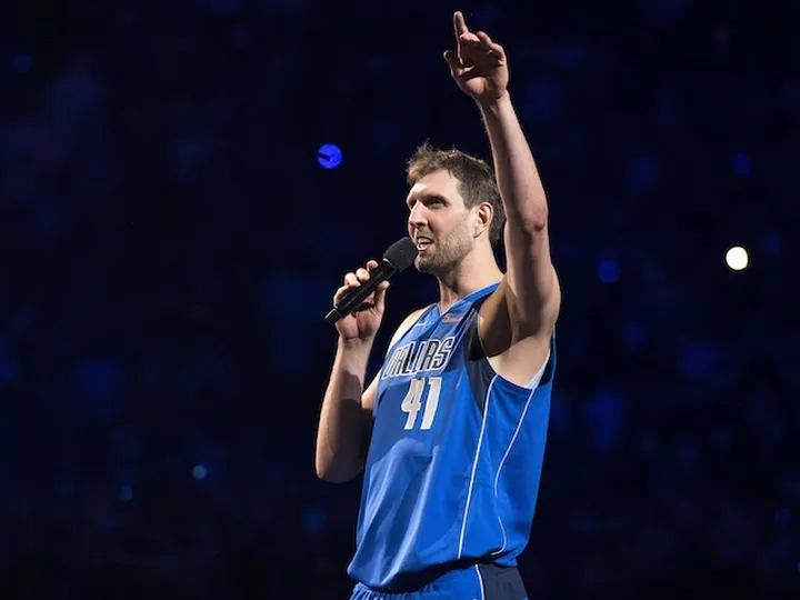 Dirk Nowitzki announces retirement after 21-year Mavericks career